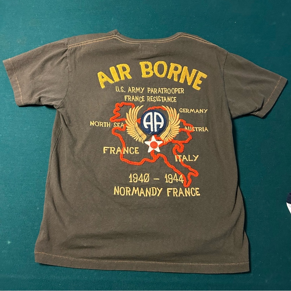 Extreme vintage avirex embroidered graphic tee